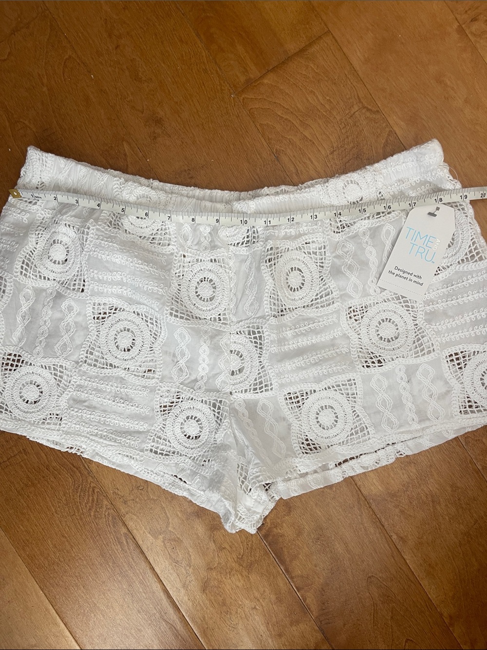 New Time and Tru White Crochet Lace Overlay Shorts